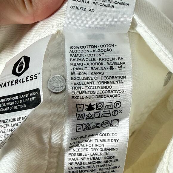 NEW Levi’s 80s Mom Jeans Size 30 White Denim High Rise Relaxed Tapered Leg - Picture 10 of 12